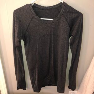 lulu lemon long sleeve, worn 2x amazing condition